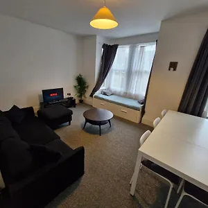  Apartamento Lovely 3 Bedroom Serviced In Leytonstone